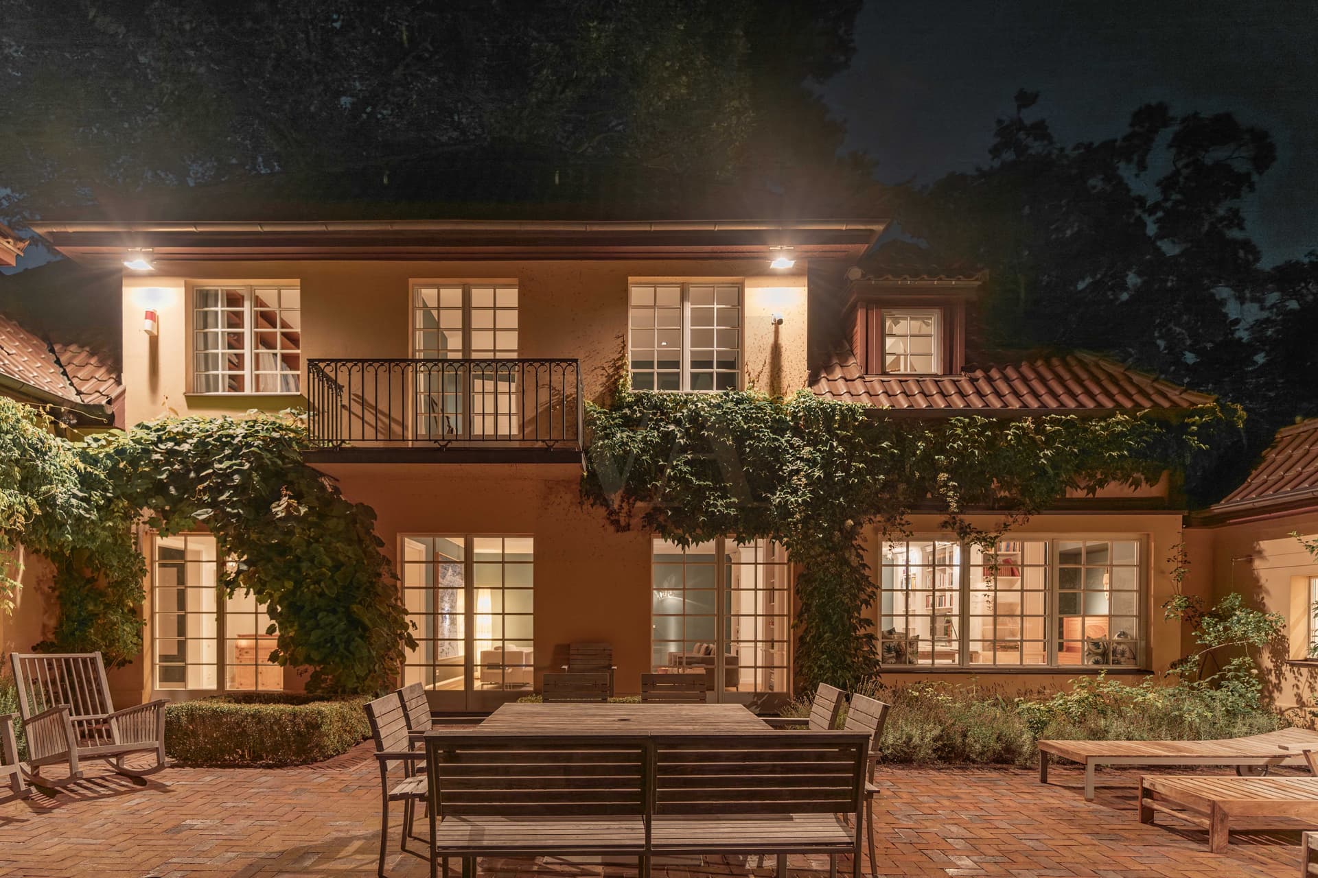 Grunewald's Lake side oasis an elegant retreat of distinct luxury - Image 1