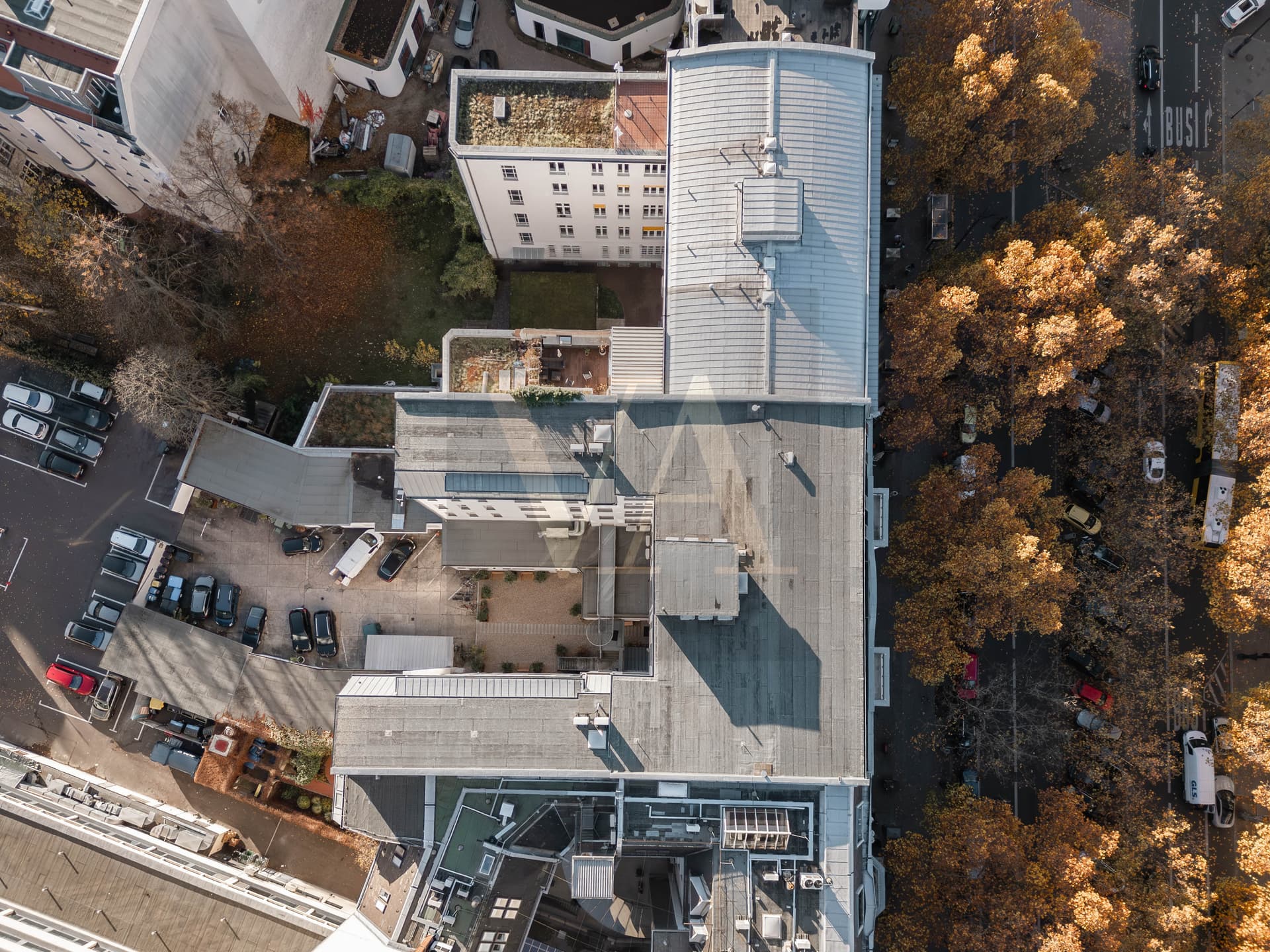 Kurfürstendamm 200 – Bright 283 sqm Office Unit on the 3rd Floor for Law Firm, Agency, or Consulting - Image 25