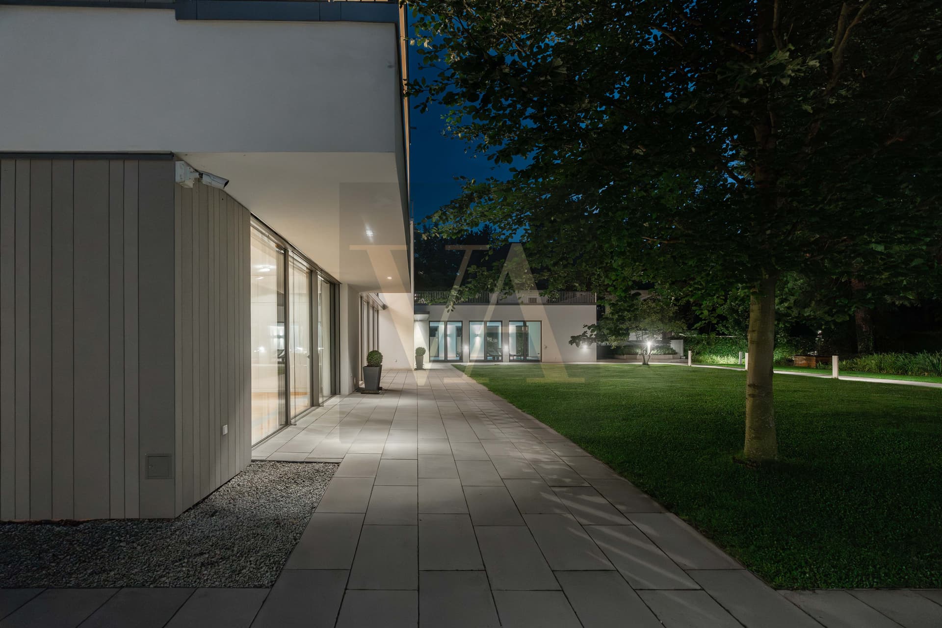 Exclusive Garden Residence in Berlin-Dahlem with Private Spa & Park Access - Image 13