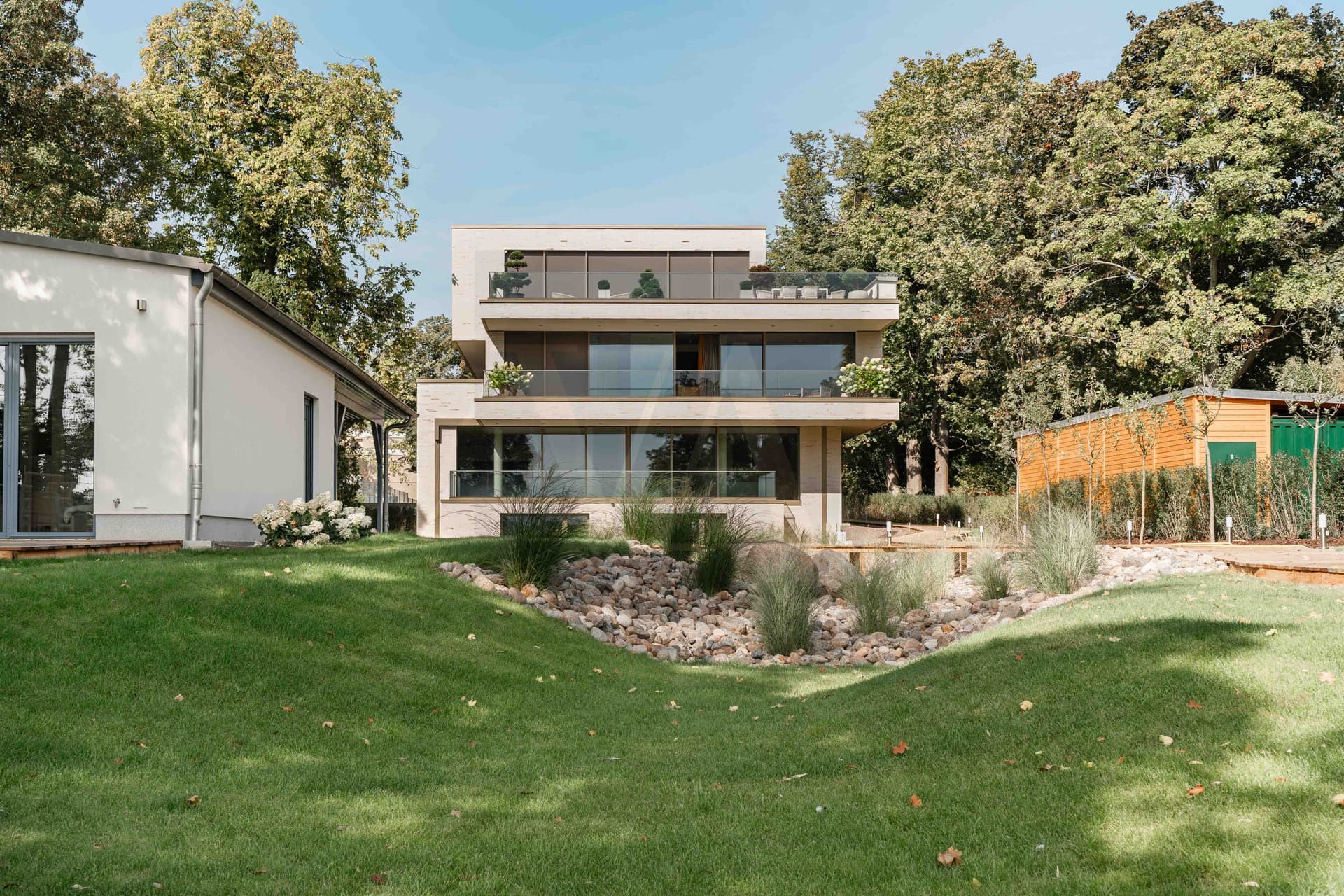 Exclusive Waterfront Duplex Apartment with Private Lake Access – Berlin Wannsee