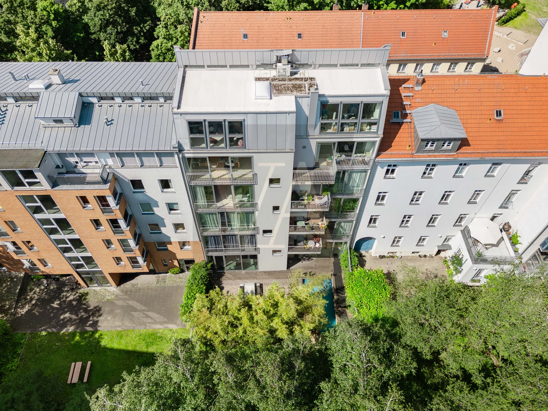 Urban Retreat with Japanese Garden – 2-Room Apartment in Berlin-Mitte - Image 20