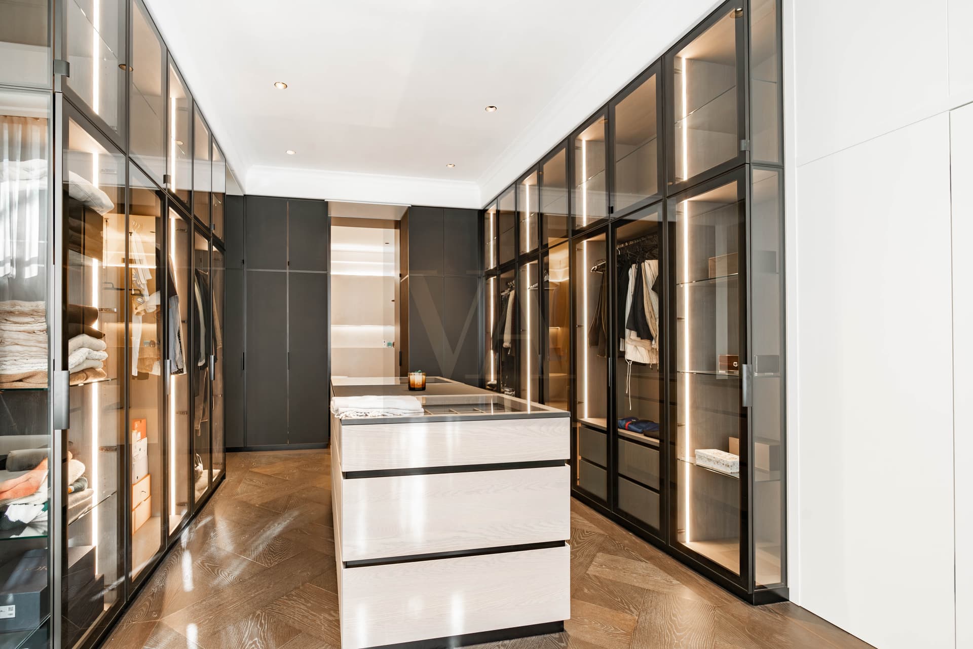 Historic Luxury Apartment in Berlin-Wilmersdorf – 248 sqm, 2 Balconies & Elevator - Image 16