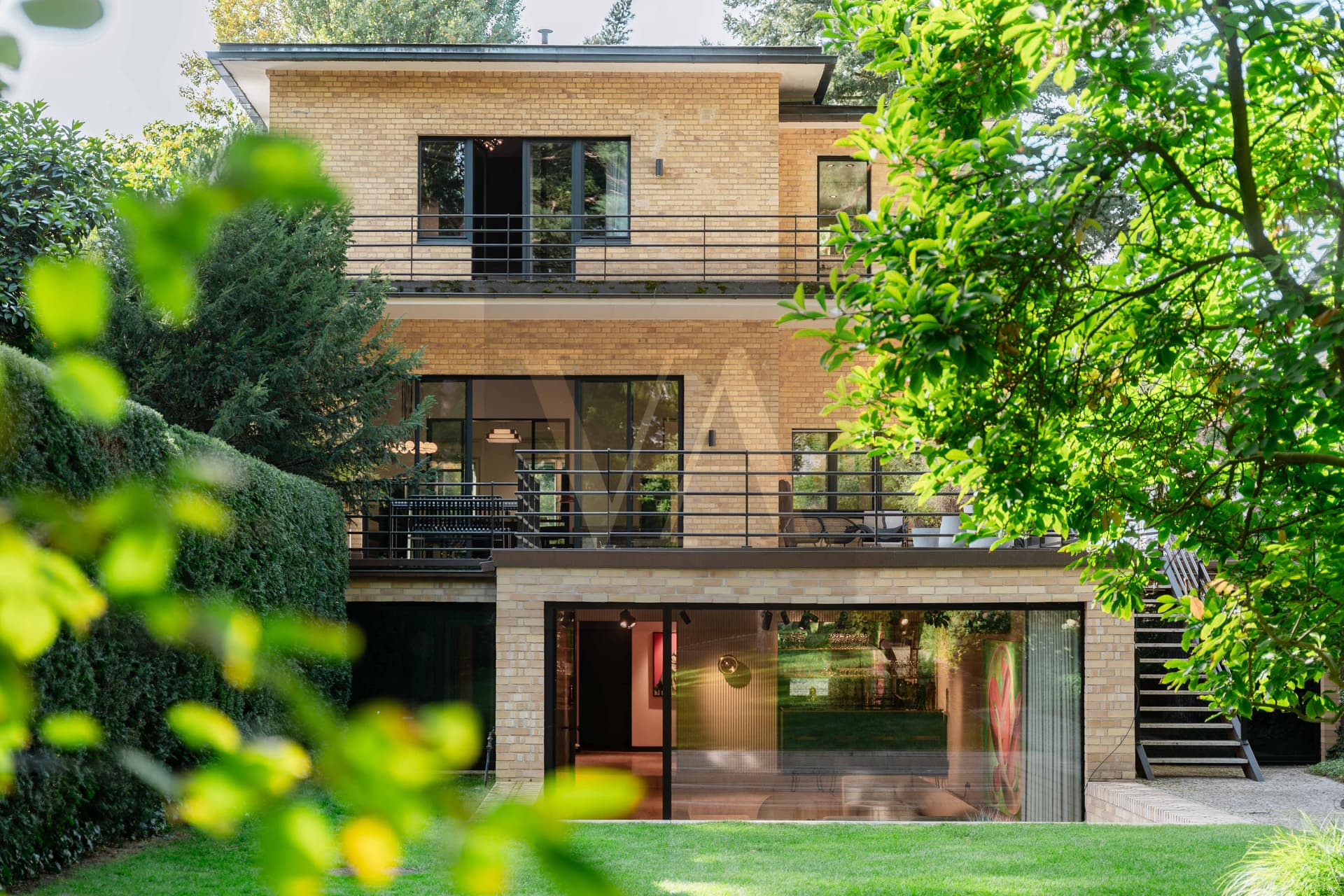 Luxury Villa in Berlin West End with Suite,Terraces and Lounge