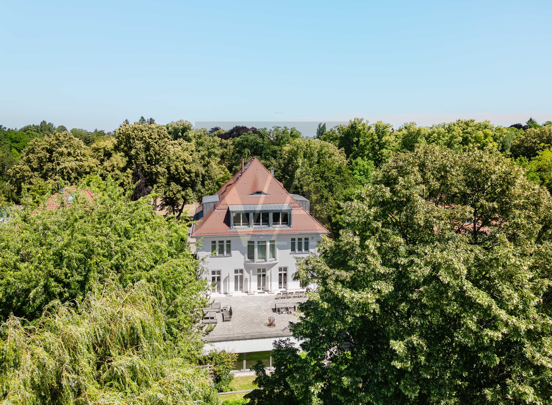 Historic Luxury Villa with Spa & 1,400 m² Living Space in Berlin-Grunewald - Image 12