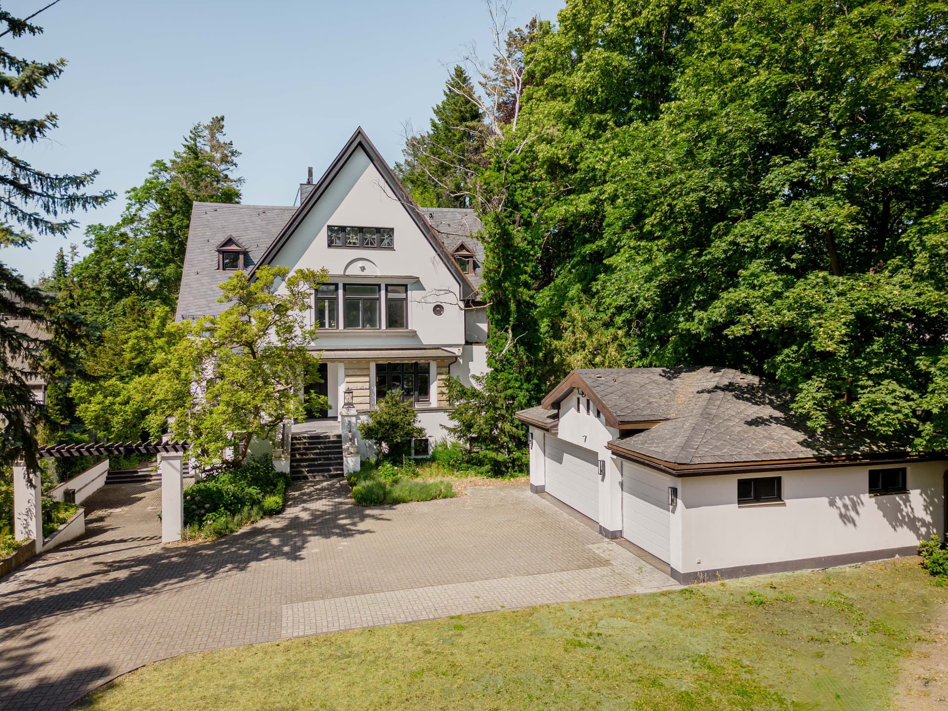 Exclusive Lakefront Mansion in Berlin-Wannsee – Private Spa, Guest Area & Panoramic Water Views - Image 4