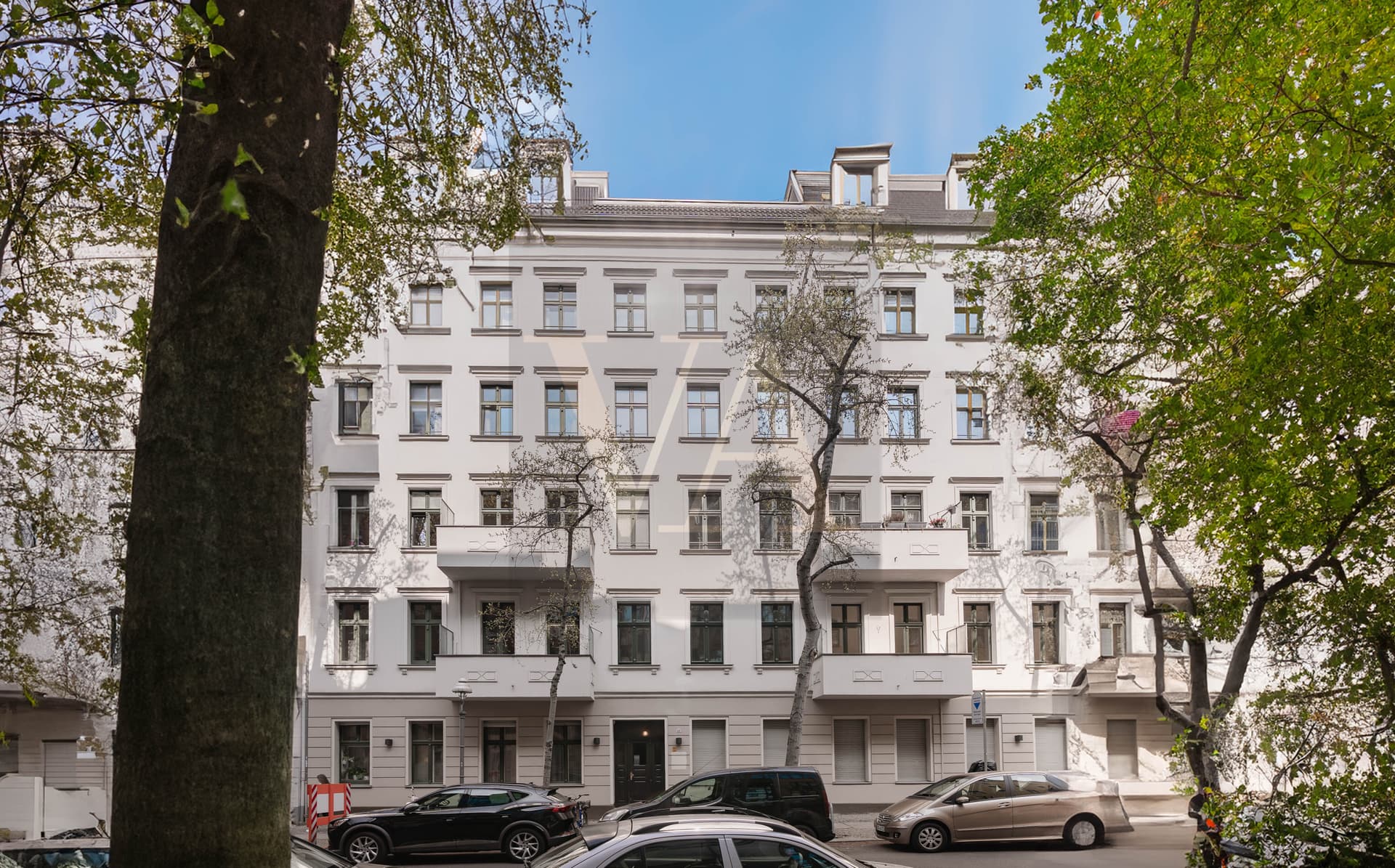 Elegant Office Space with Two Balconies & Designer Finishes in Charlottenburg - Image 14