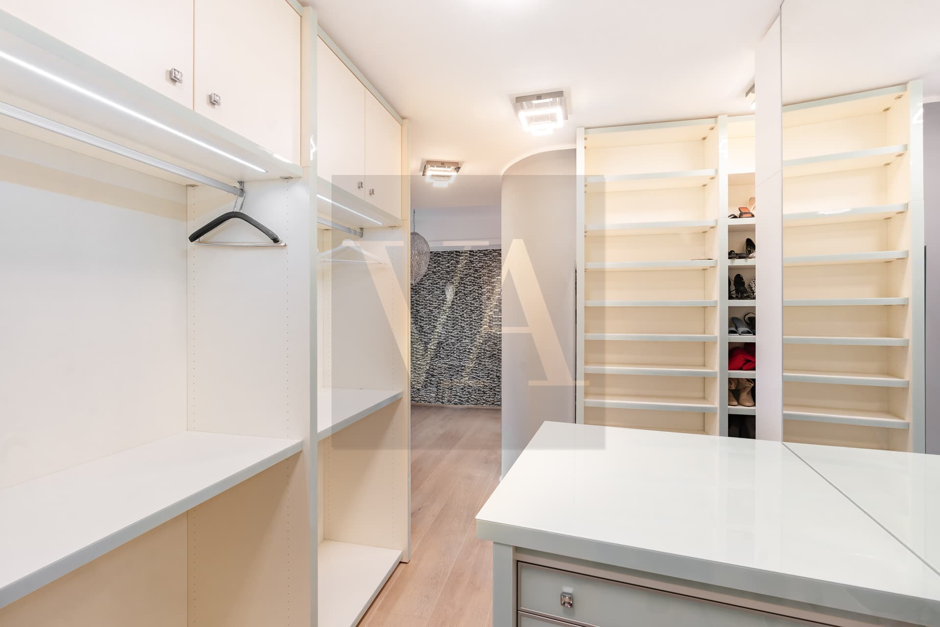 „The White Penthouse – Design-Meisterwerk mit Wasserblick und Dachterrasse an der Spree“ - Image 3
