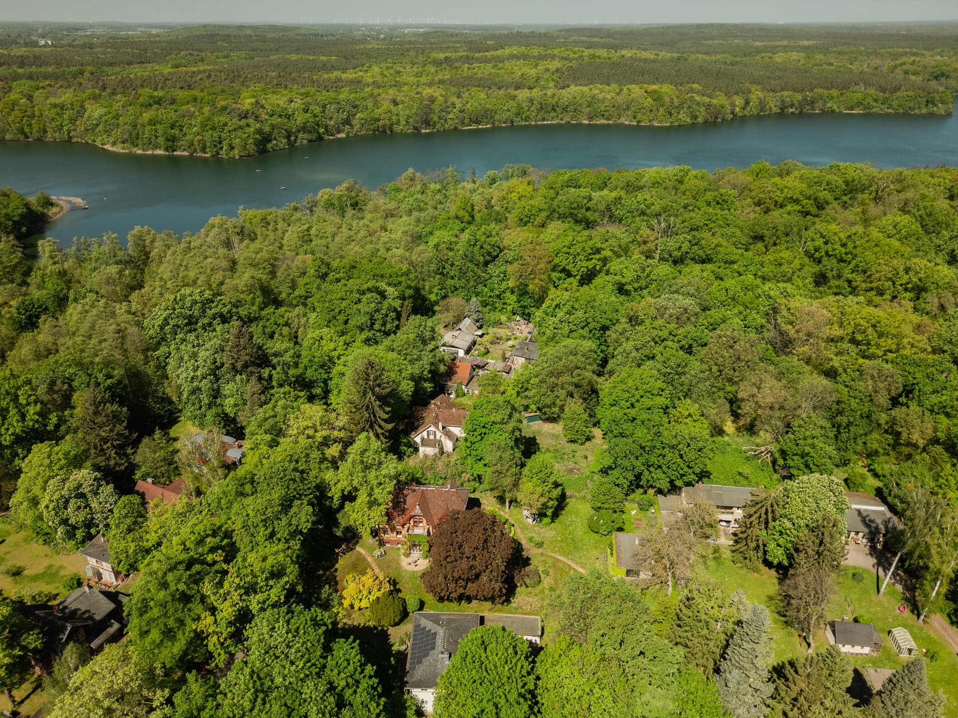 Historic Luxury Villa near Lake Sacrow with 2,900 m² Private Park Garden - Image 7