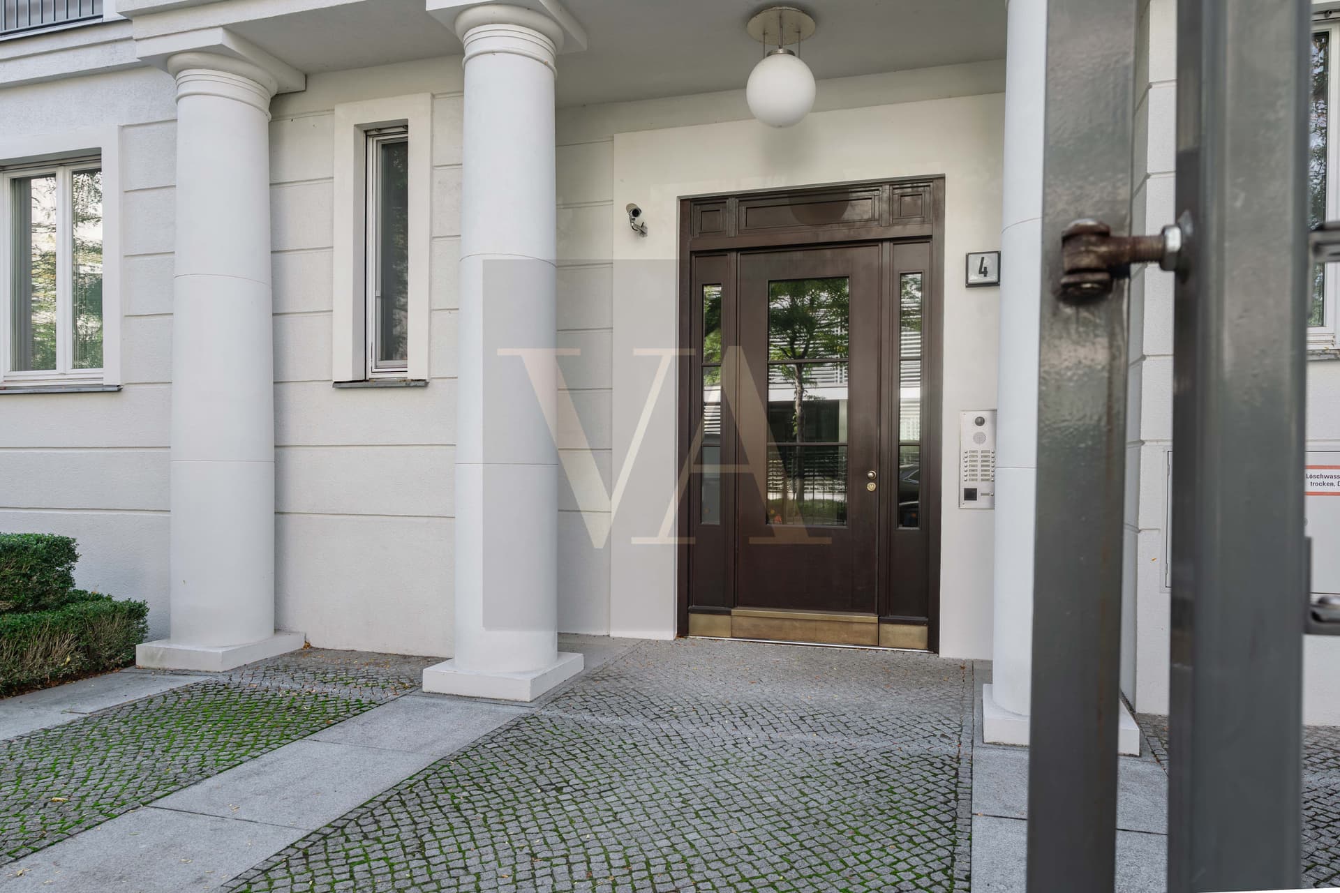 Diplomatenpark Berlin | Residence with South-Facing Balcony & 24/7 Concierge - Bild 1