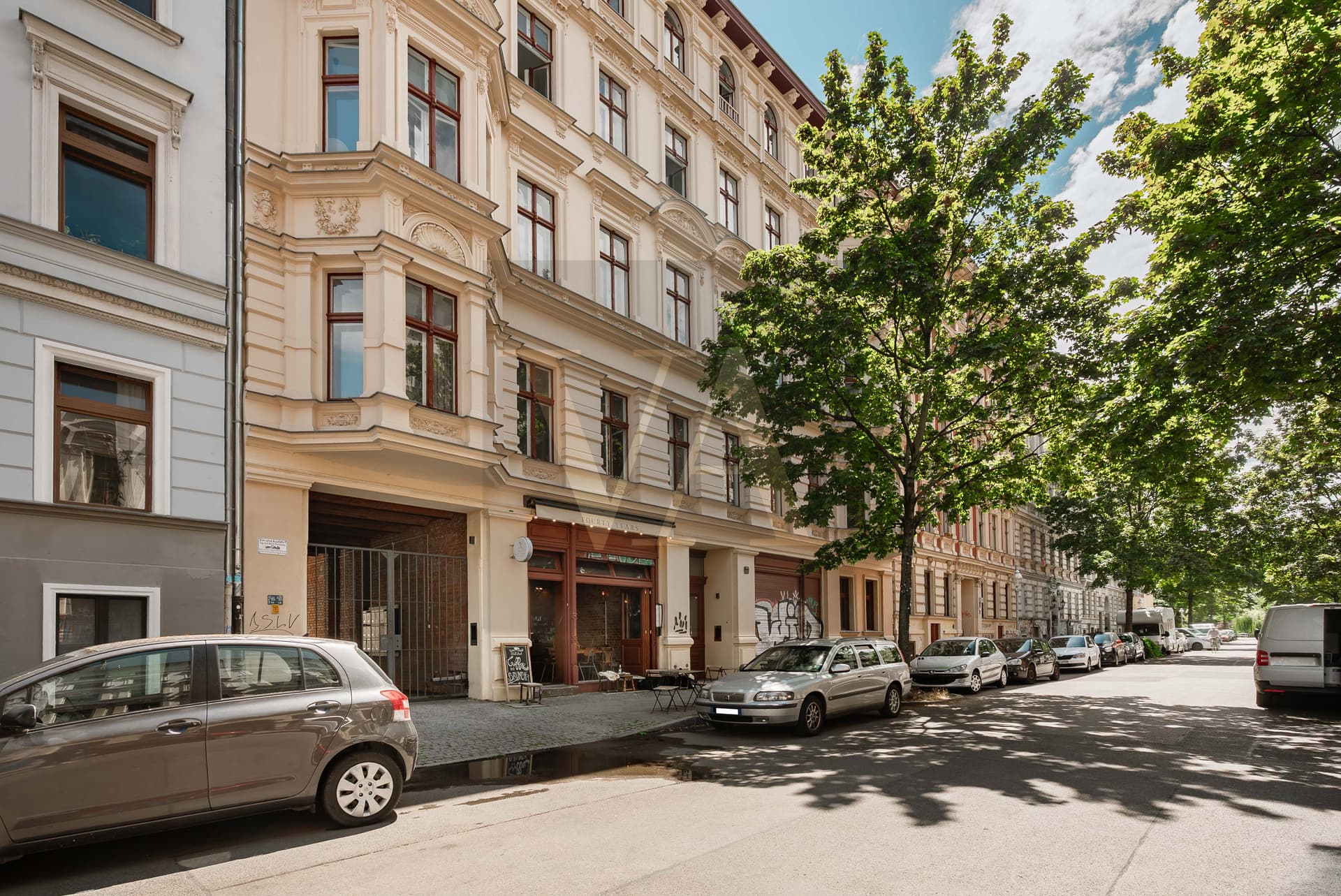 Ultra-modern designer apartment, right on the Paul-Lincke Ufer- renovated to the highest standards - Image 1