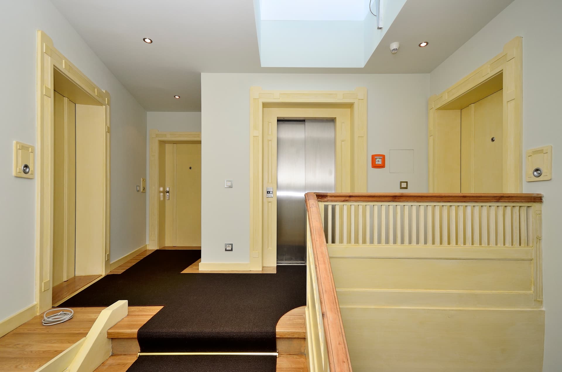 Light-Filled Penthouse Jewel with Expansive Rooftop Terrace - Image 2