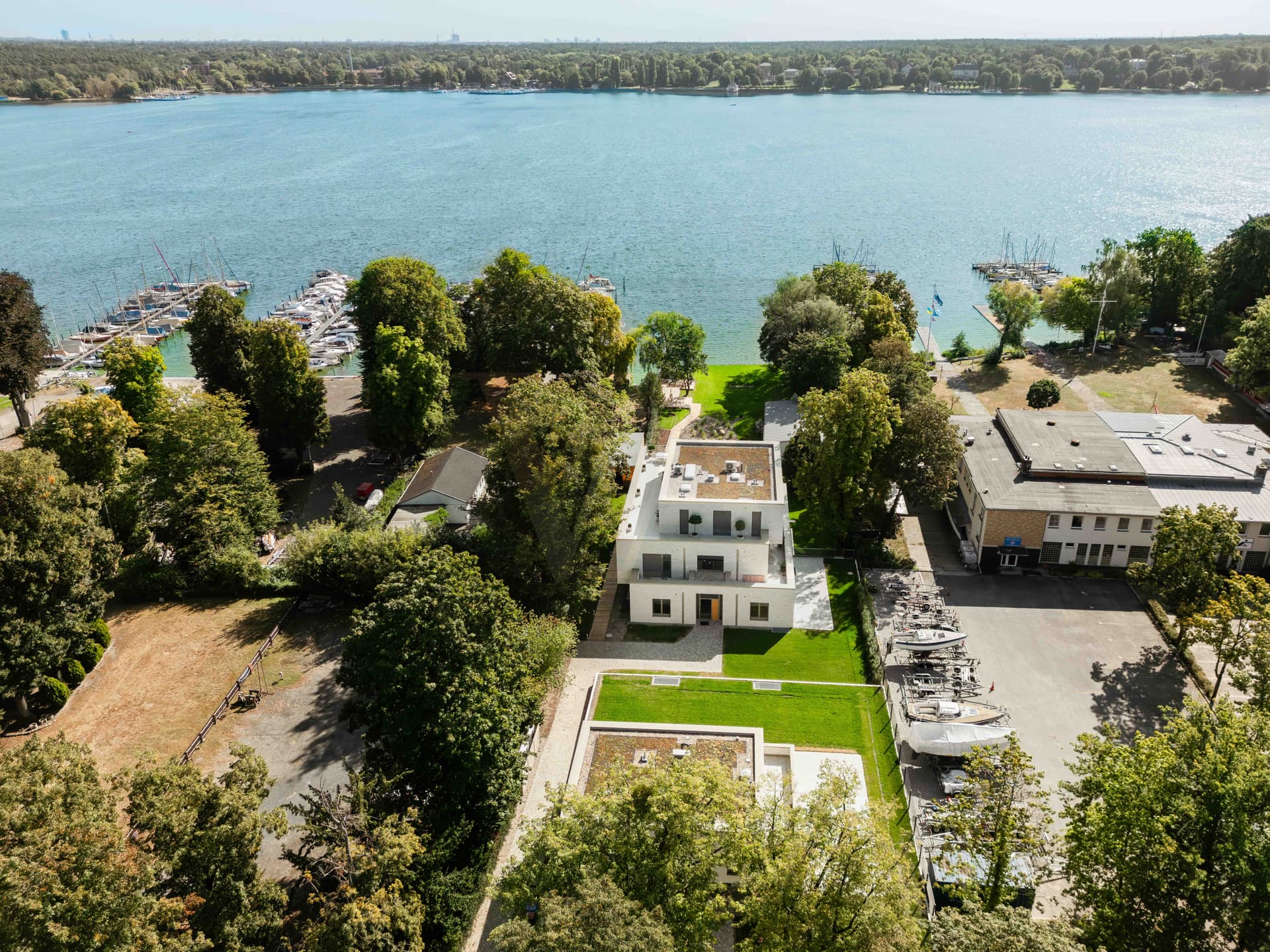 Exclusive Waterfront Duplex Apartment with Private Lake Access – Berlin Wannsee - Image 2