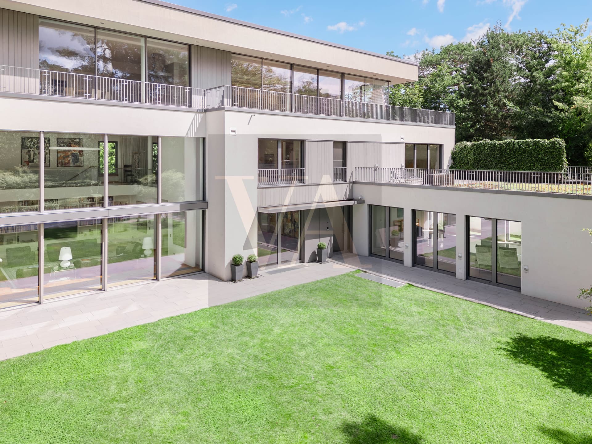 Exclusive Garden Residence in Berlin-Dahlem with Private Spa & Park Access
