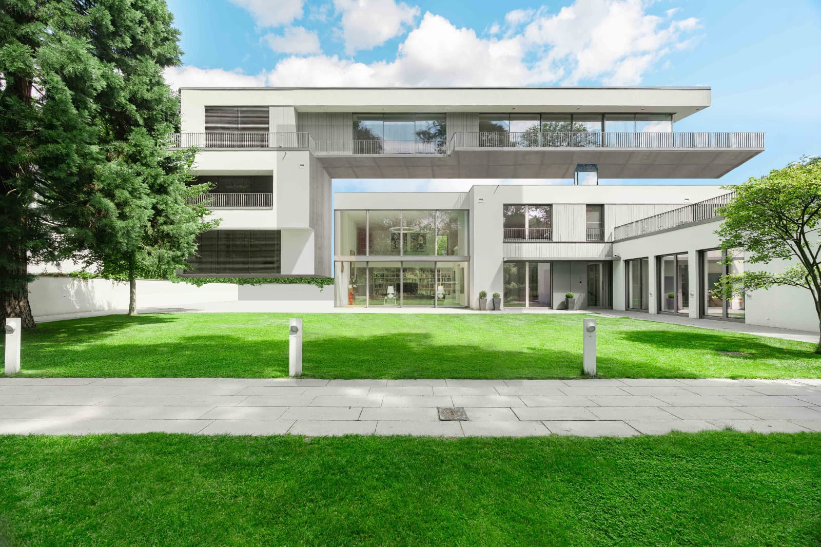 Spacious Penthouse Unit in the midst of Nature in Berlin's Exclusive Location 7 - Image 15