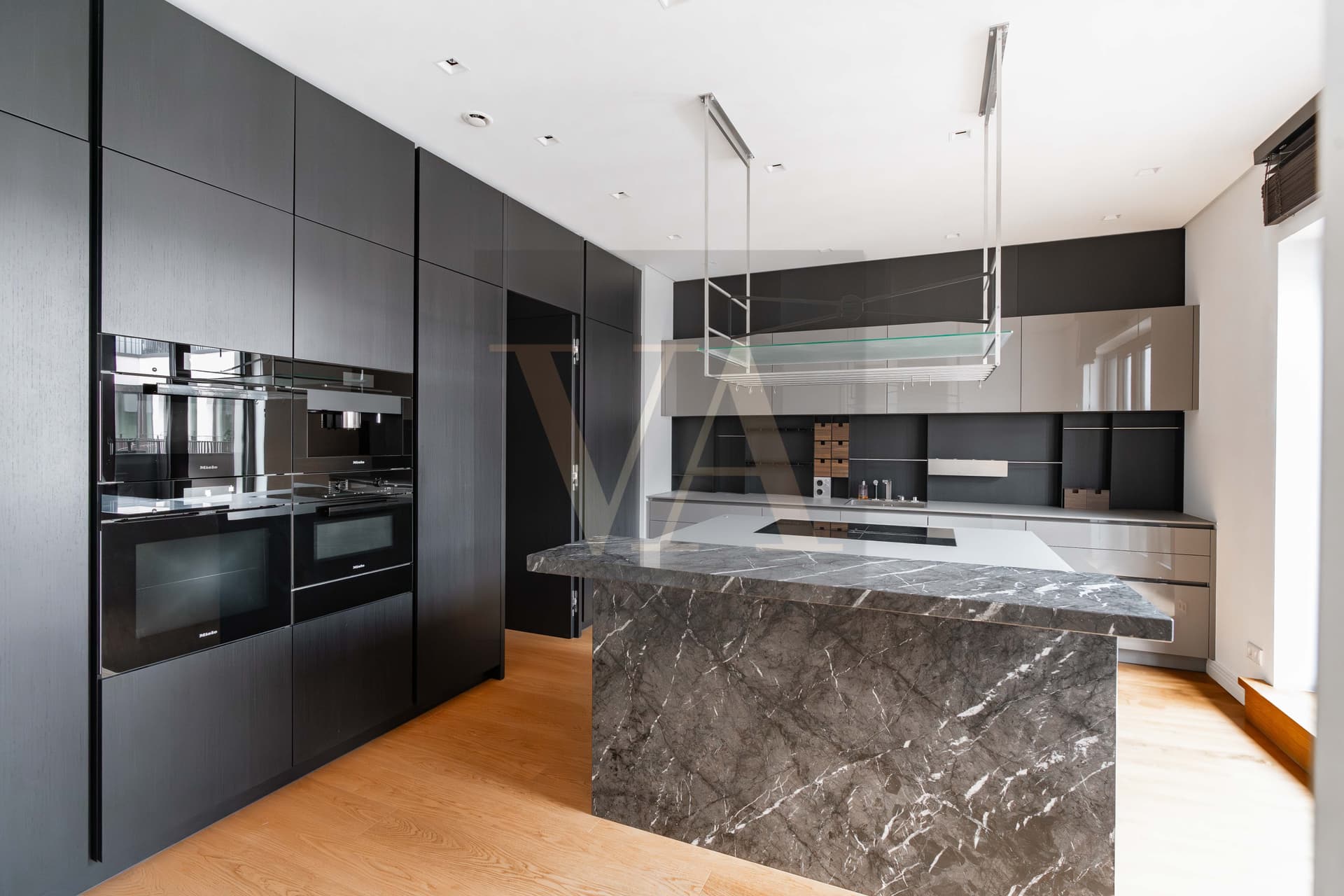 Luxury Duplex Penthouse with Private Elevator & Panoramic Rooftop Terraces - Image 3