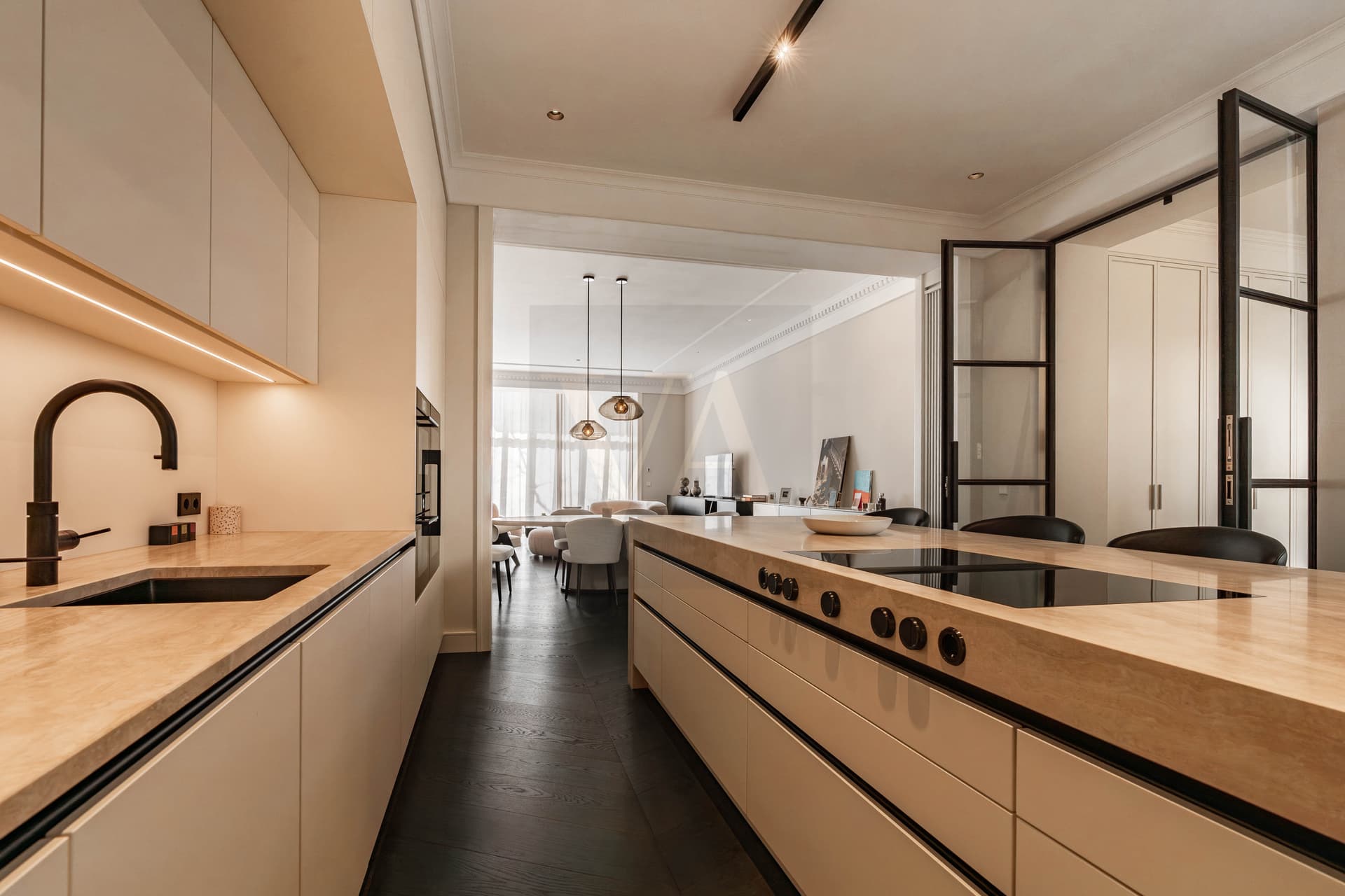 Historic Luxury Apartment in Berlin-Wilmersdorf – 248 sqm, 2 Balconies & Elevator - Image 3