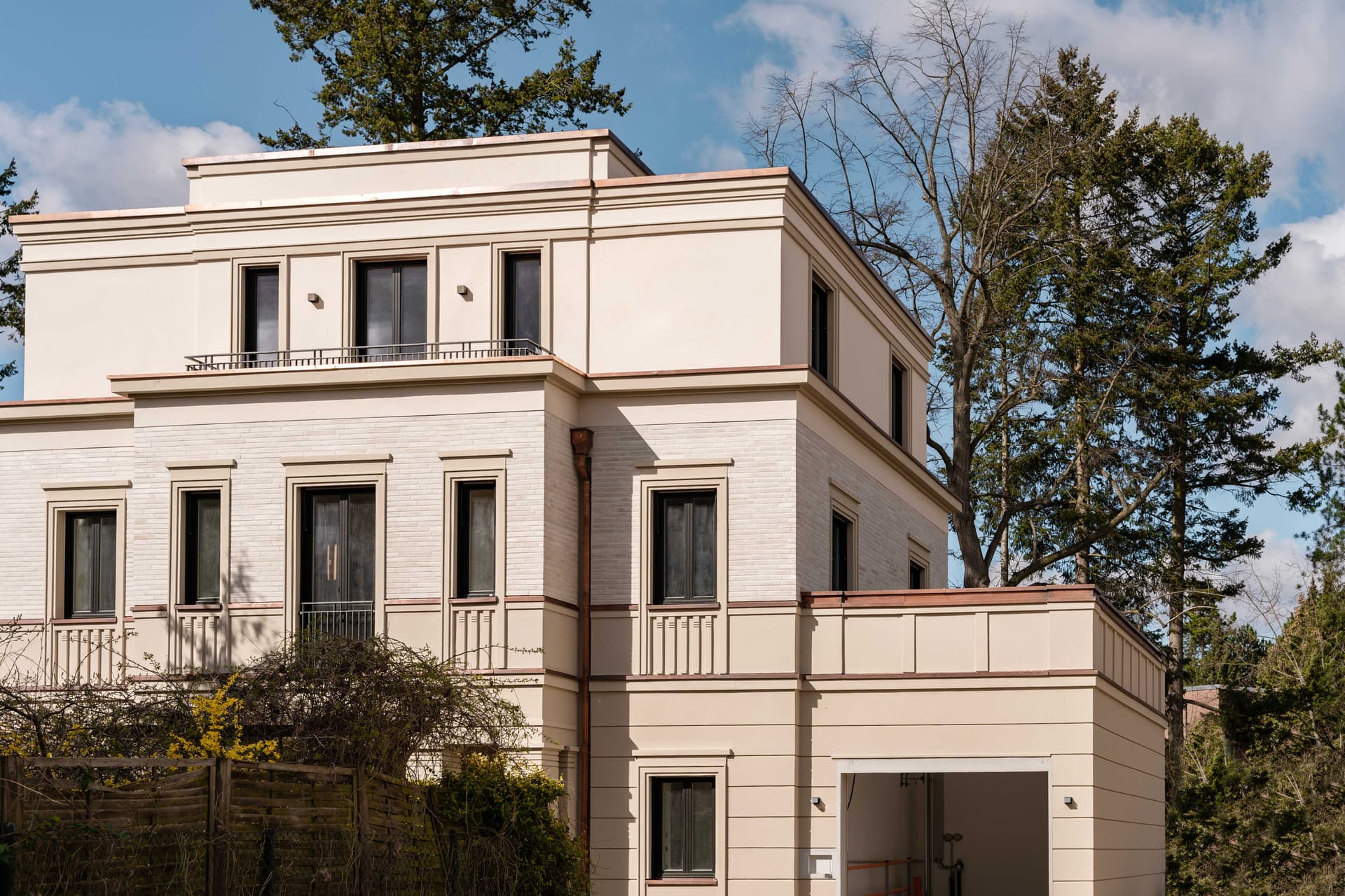 High-end comfort in the heart of Berlin-Dahlem: apartment with 390 m2 garden - Image 1