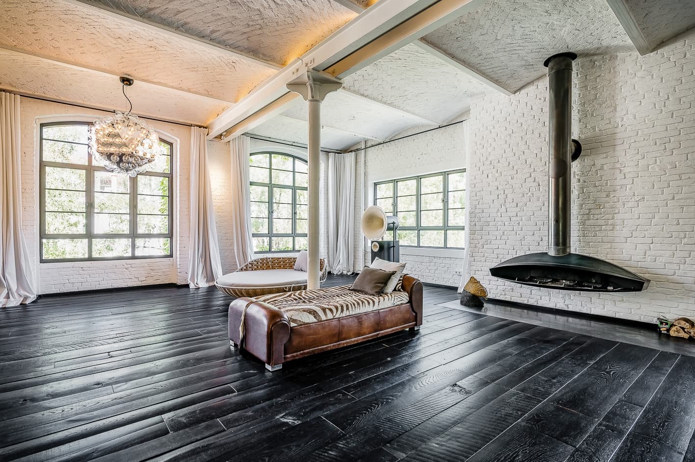 Exclusive Loft with 326 sqm & Designer Fireplace in Historic Factory at Maybachufer - Image 2