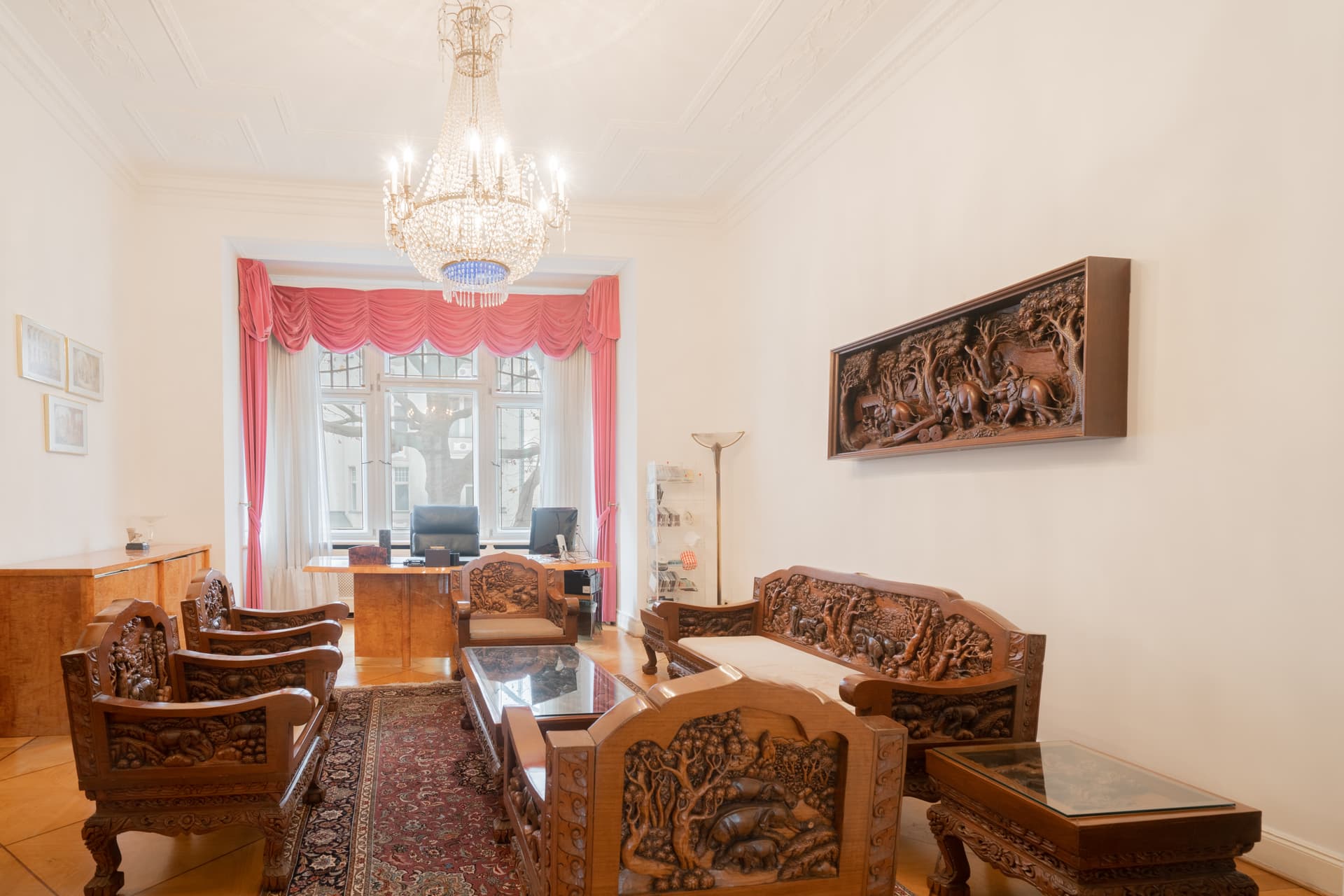 Spacious Historic Altbau Apartment with 7 Rooms in a Prime Berlin-Charlottenburg Location - Image 3