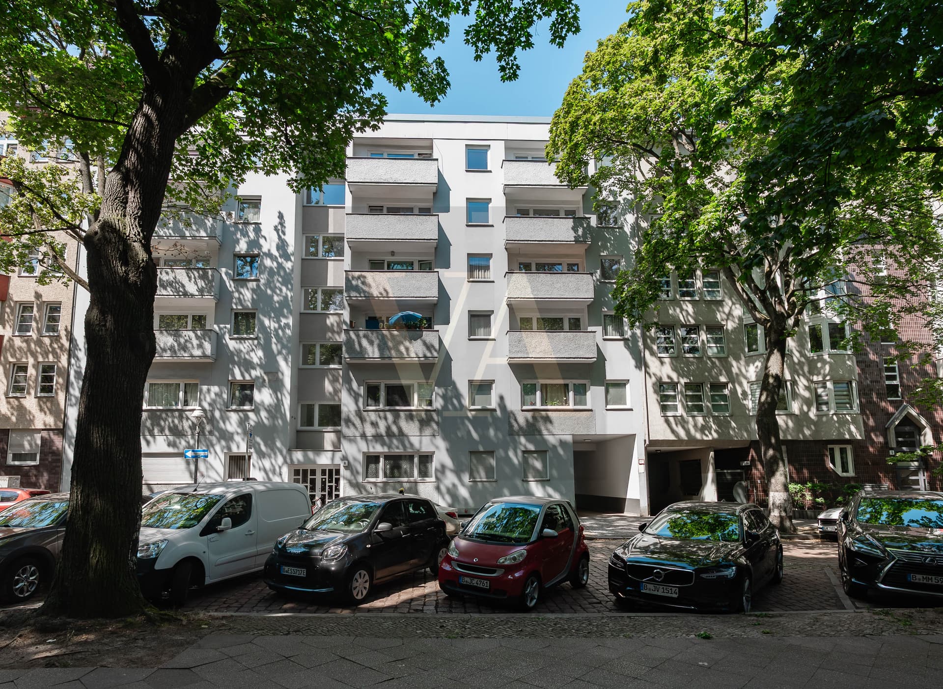 Bright City Apartment, top floor with a balcony—quiet living near Kudamm - Bild 17