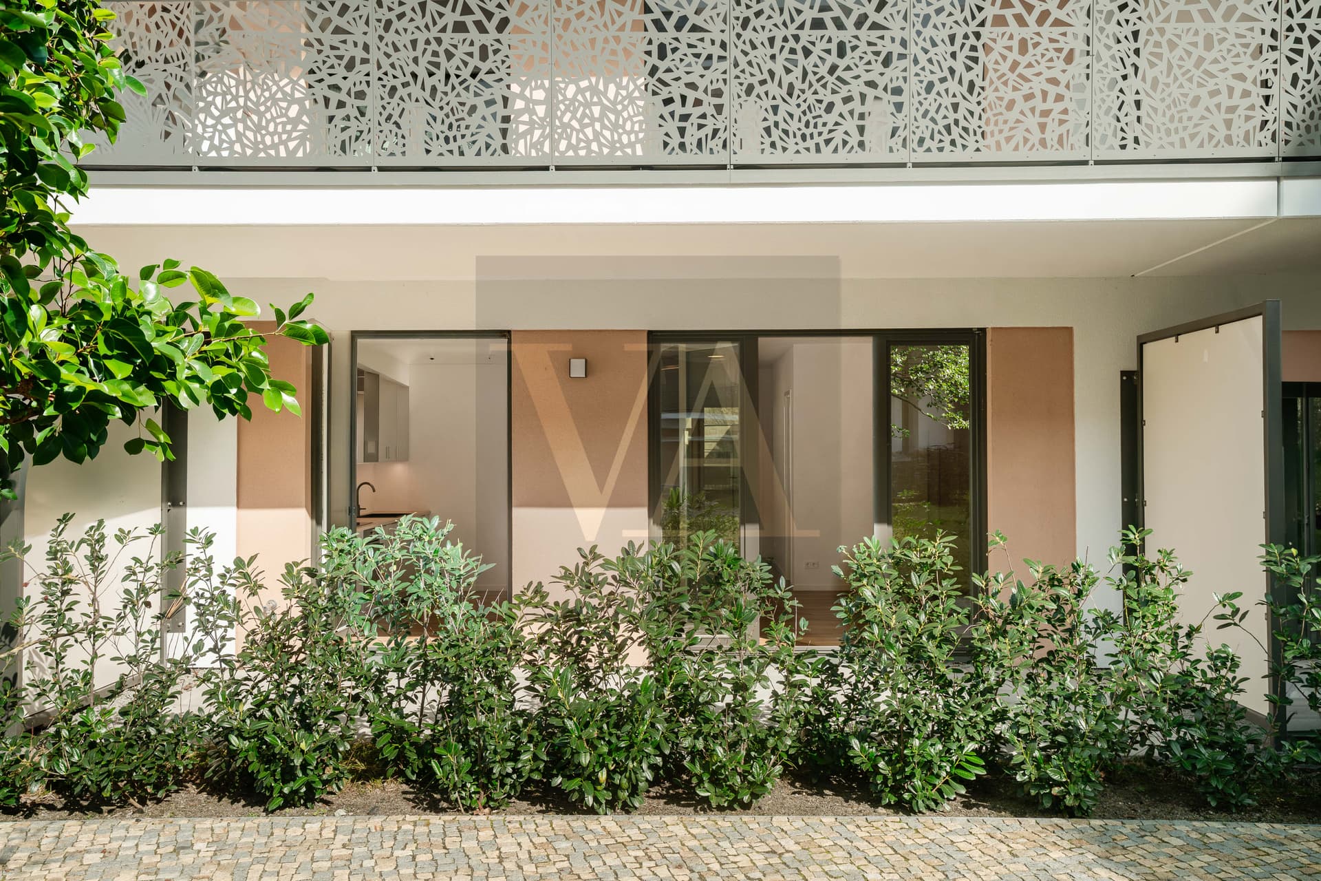 Spacious Designer New-Build Apartment with Garden Terraces – Urban Living in Berlin-Friedrichshain - Image 2