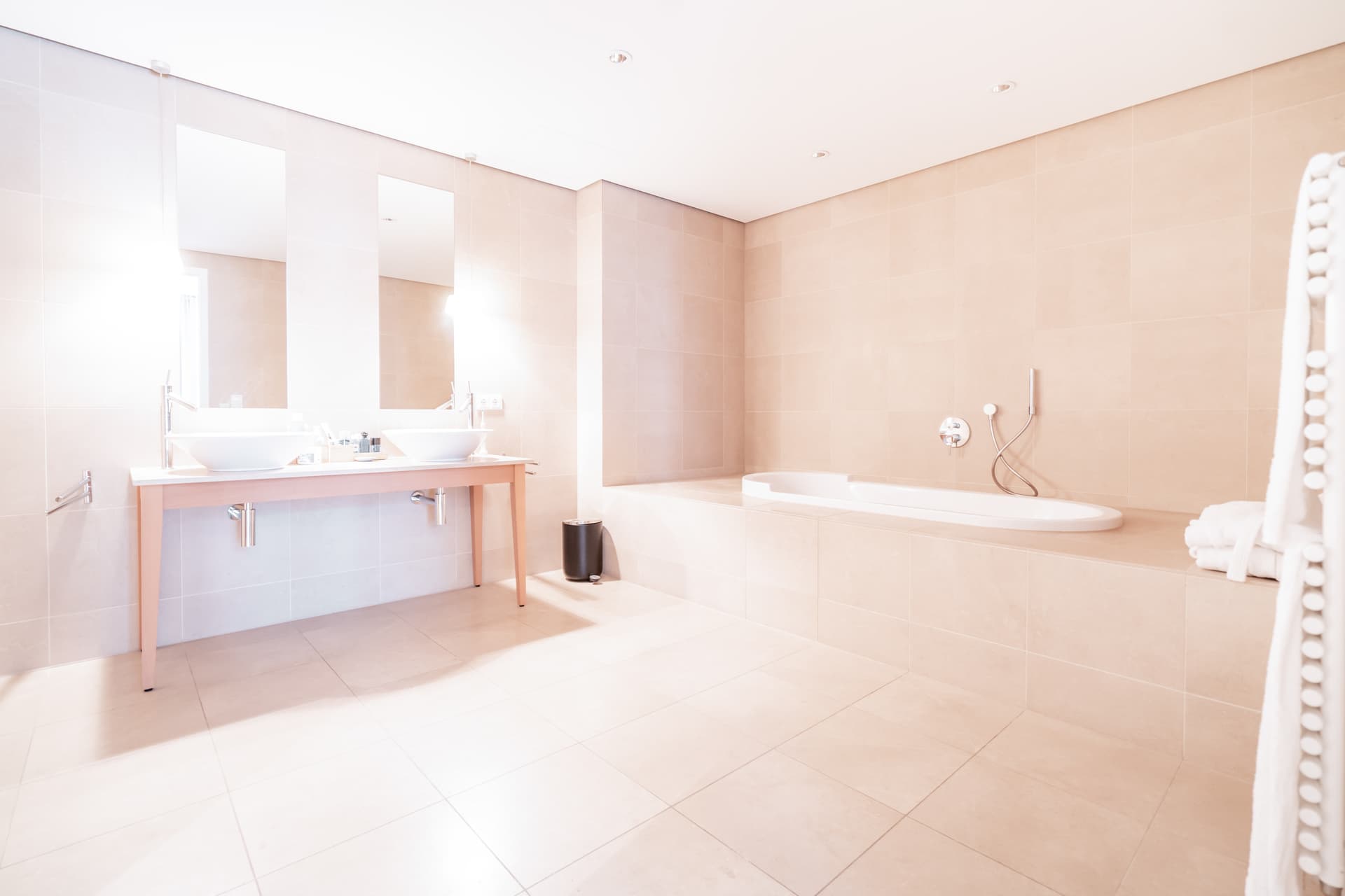 YOO Berlin – Exclusive Designer Residence with 5 Rooms on the River Spree - Image 3