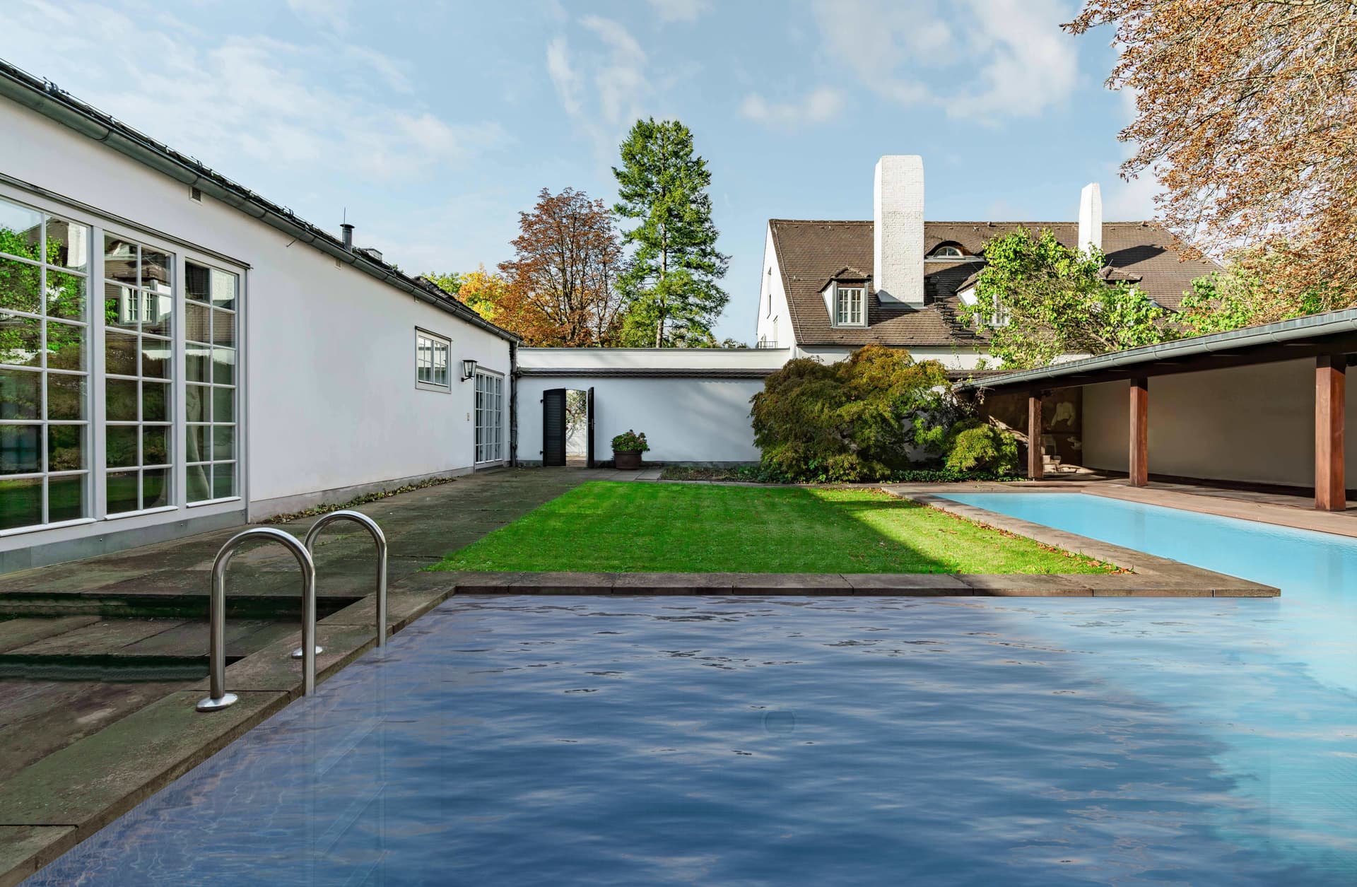 Refined Elegance: A Sumptuous Private Villa - Image 3