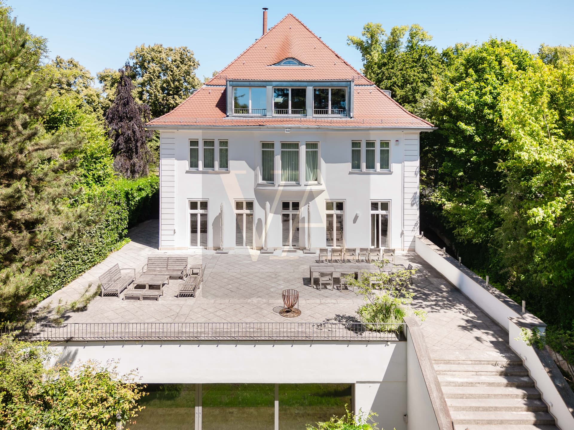 Historic Luxury Villa with Spa & 1,400 m² Living Space in Berlin-Grunewald - Image 10