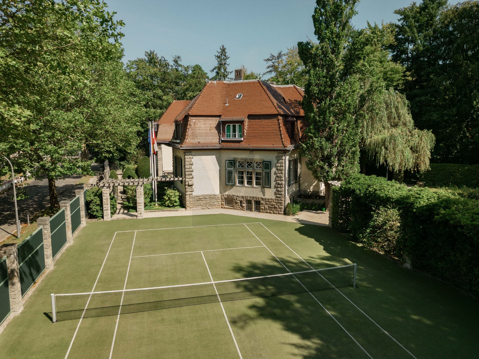 Villa Stauss Historic Presidential Villa with 3,800 sqm Park Garden in Berlin-Dahlem - Image 2