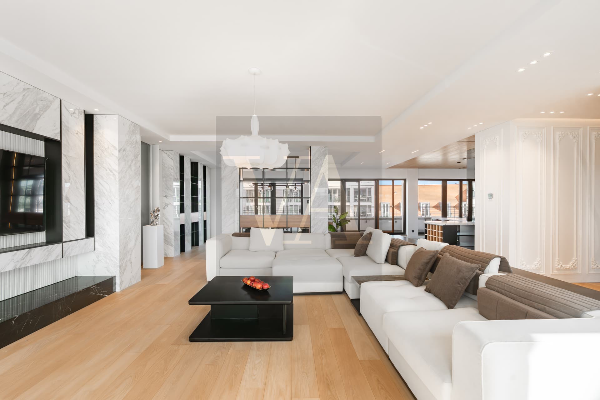Luxury Living in Berlin’s Heart – Terrace, Views & Iconic Location - Image 2