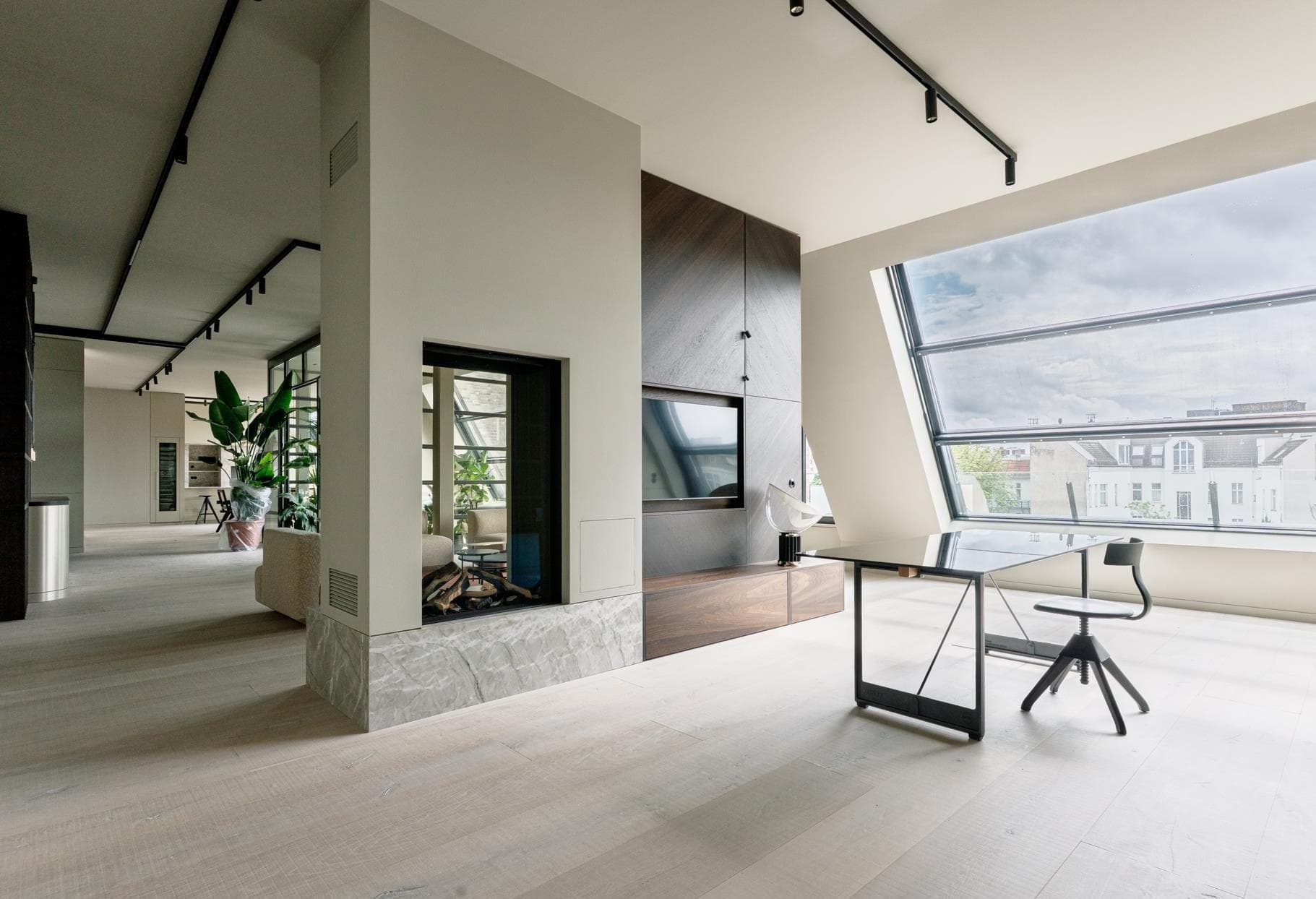 Exclusive Designer Penthouse with Rooftop Terrace, Sauna & 3 Parking Spaces - Image 2